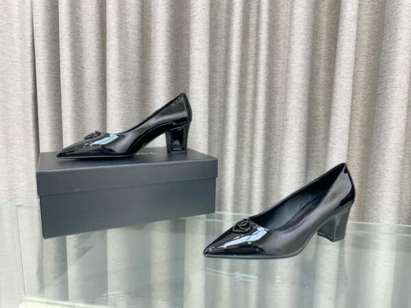 CHL 25ss pointed flat shoes and slippers Thick toe high heels