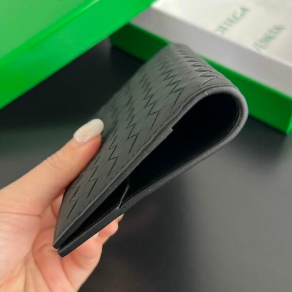 BO-VE Small woven passport holder 817398 cowhide 13.3x9.5cm BV VB