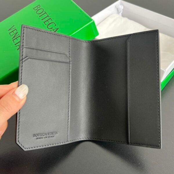 BO-VE Small woven passport holder 817398 cowhide 13.3x9.5cm BV VB