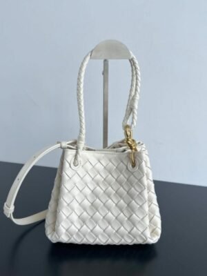 BO-VE Chain parachute 796569 sheepskin women bag 21cm BV VB