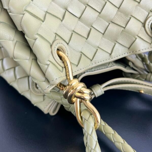 BO-VE Chain parachute 796569 sheepskin women bag 21cm BV VB