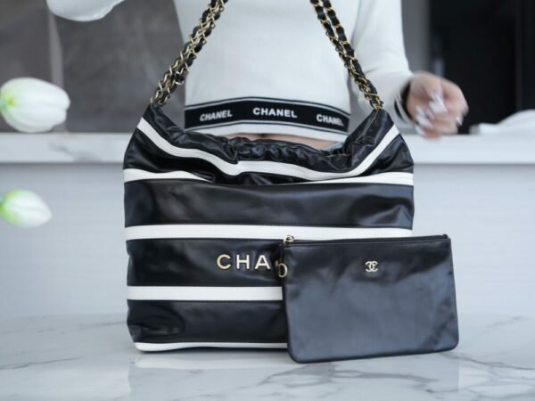 CHL 24s Spring/Summer new 22 handbag small size black and white 37cm
