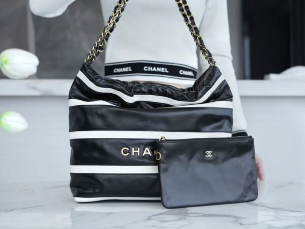 CHL 24s Spring/Summer new 22 handbag small size black and white 37cm