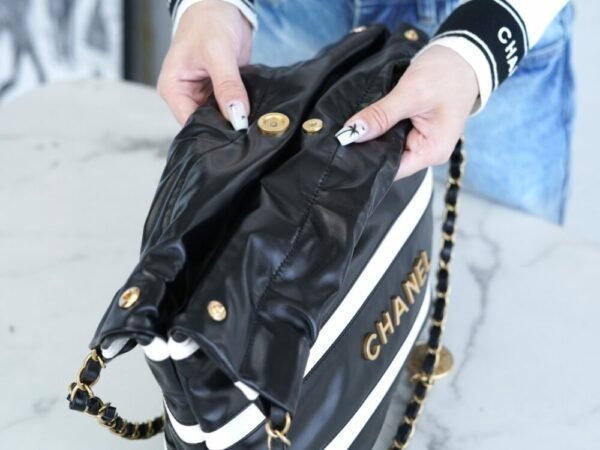 CHL 24s Spring/Summer new 22 handbag small size black and white 37cm