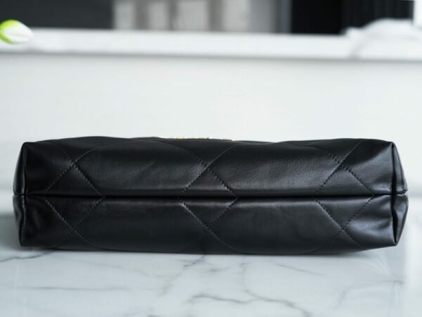 CHL 22p Spring and Summer New 22 Handbag Small Black Gold Buckle 37cm