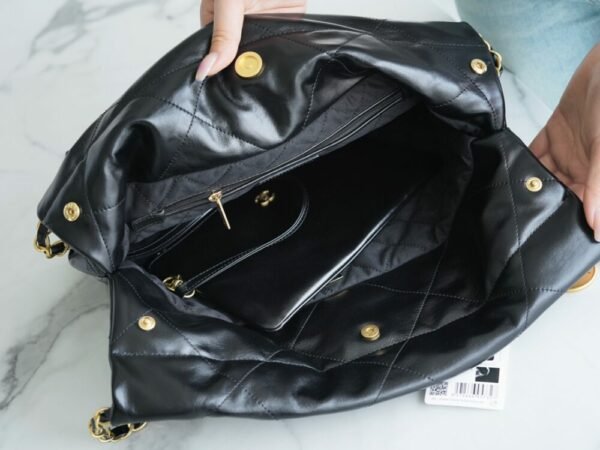 CHL 22p Spring and Summer New 22 Handbag Small Black Gold Buckle 37cm