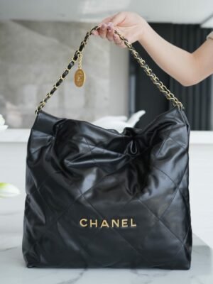 CHL 22p Spring and Summer New 22 Handbag Medium Black Gold Buckle 42cm