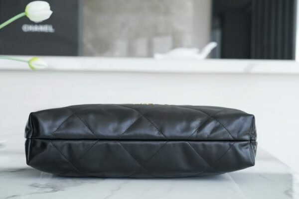 CHL 22p Spring and Summer New 22 Handbag Medium Black Gold Buckle 42cm