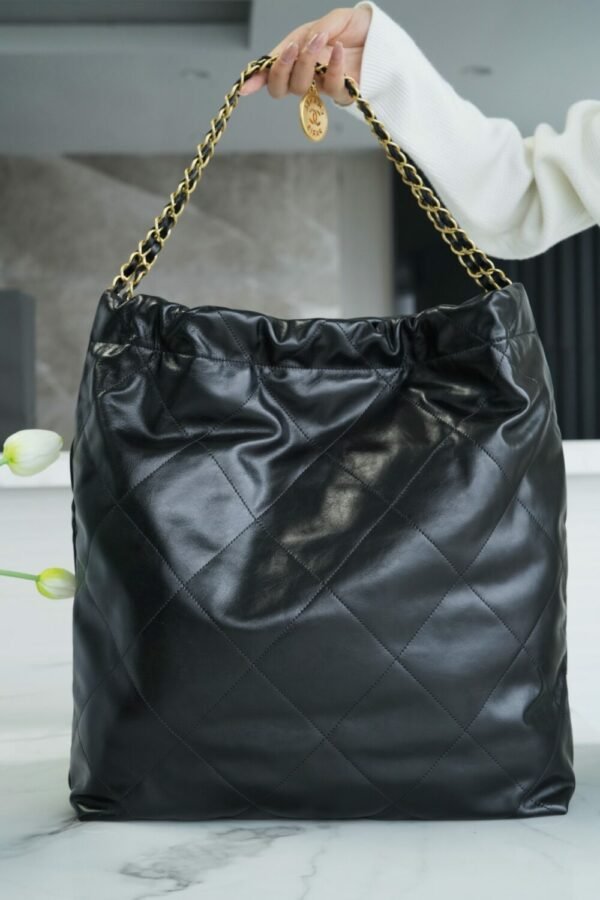 CHL 22p Spring and Summer New 22 Handbag Large Black Gold Buckle 48cm