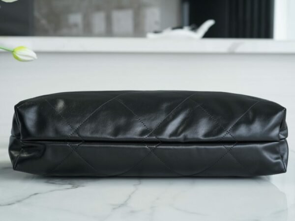 CHL 22p Spring and Summer New 22 Handbag Large Black Gold Buckle 48cm