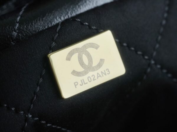 CHL 22p Spring and Summer New 22 Handbag Large Black Gold Buckle 48cm