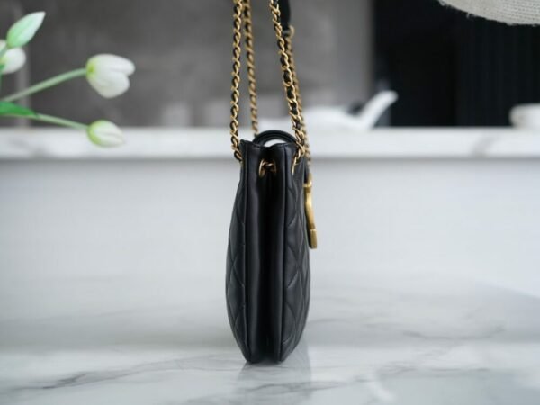 wsxc1742924266605_2 CHL 24c Retro Large Logo Horizontal Shopping Bag Black 26.5cm