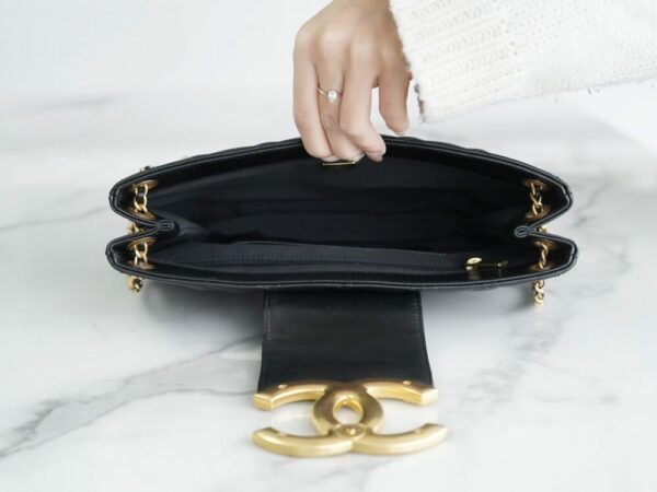 wsxc1742924380964_6 CHL 24c Retro Large Logo Horizontal Shopping Bag Black 26.5cm