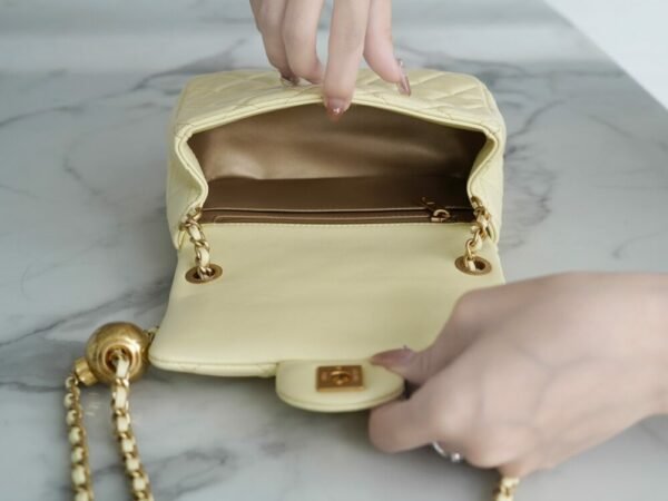 CHL Metal ball square fat man genuine leather chicken yellow 18cm