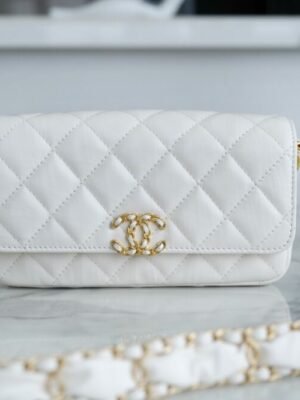 CHL 23k Autumn Winter Series 19 Wide Shoulder Strap Baguette Bag White 17.5cm