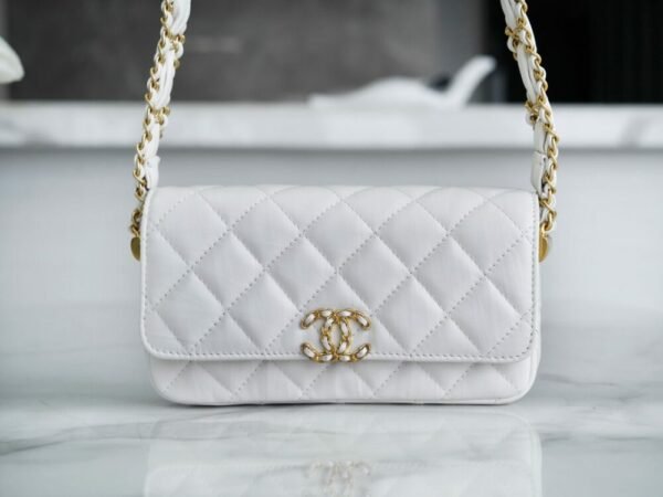 CHL 23k Autumn Winter Series 19 Wide Shoulder Strap Baguette Bag White 17.5cm