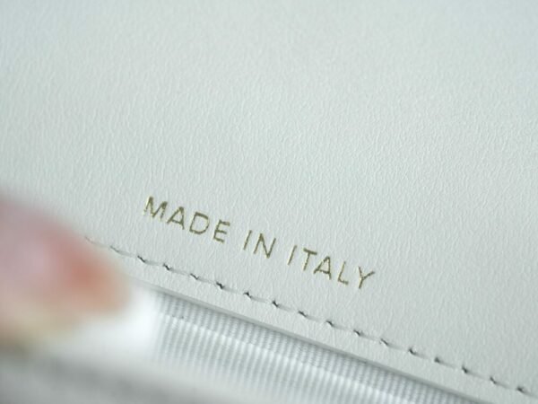 CHL 23k Autumn Winter Series 19 Wide Shoulder Strap Baguette Bag White 17.5cm