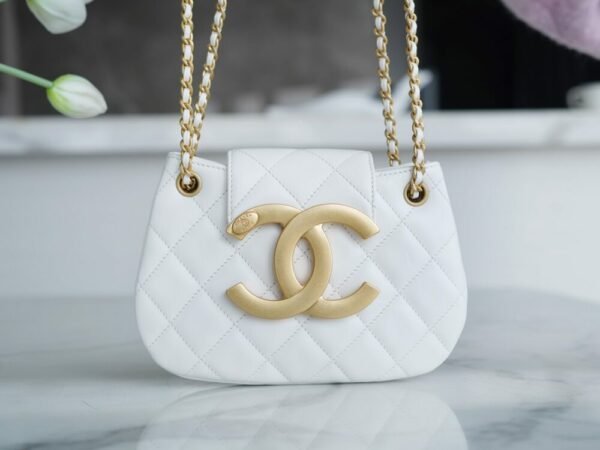 CHL 24c Retro Big Logo Messenger Bag Small 21cm