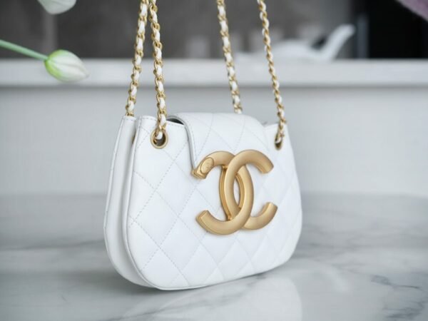 CHL 24c Retro Big Logo Messenger Bag Small 21cm