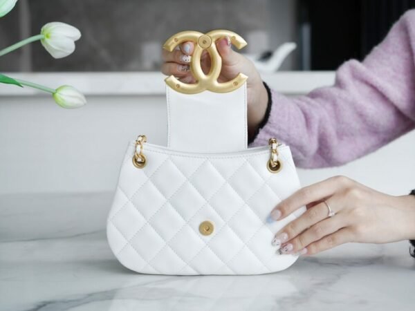 CHL 24c Retro Big Logo Messenger Bag Small 21cm