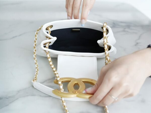 CHL 24c Retro Big Logo Messenger Bag Small 21cm