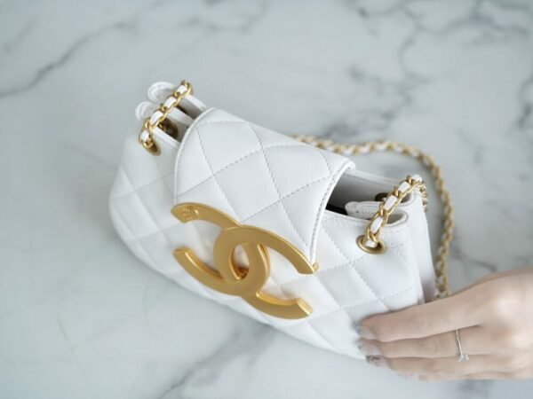 CHL 24c Retro Big Logo Messenger Bag Small 21cm