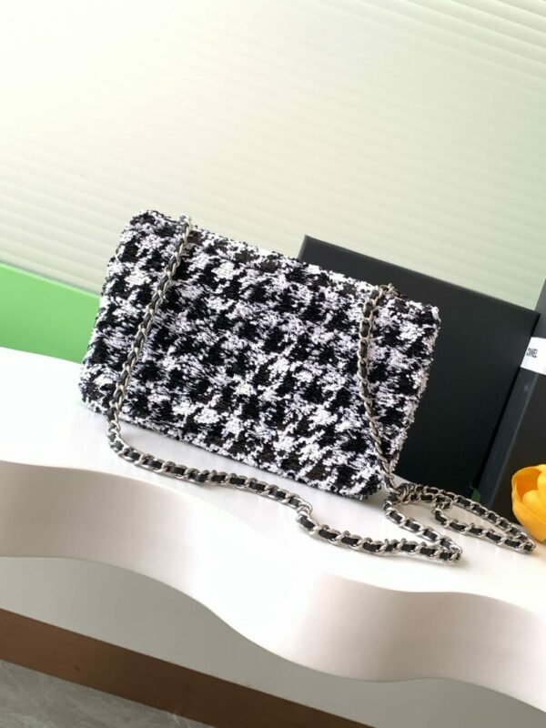 CHL 24S black and white color beads cf sequins AS4418 21cm