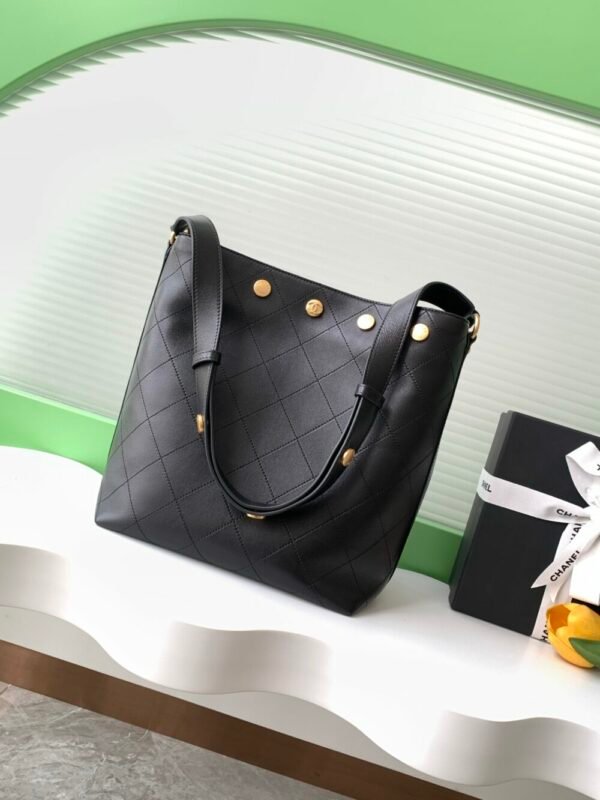 CHL 25P Rivet Bucket Bag AS5406 31cm