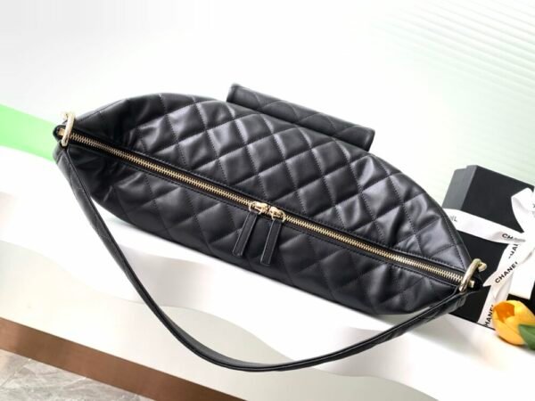 CHL 23B hobo underarm bag AS4339 37cm