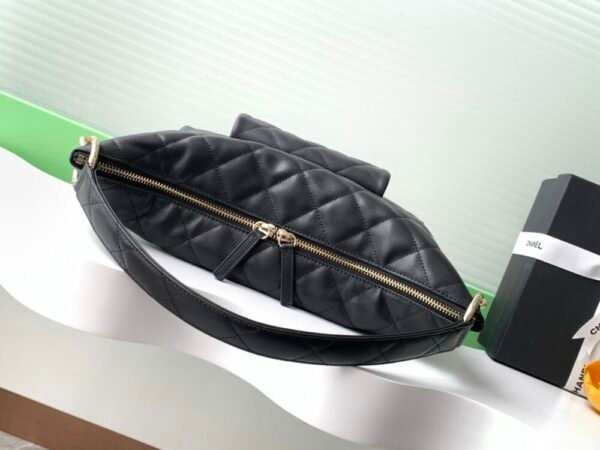 CHL 23B hobo underarm bag AS4347 28cm