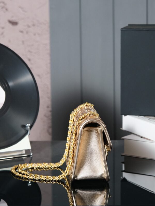 CHL 25c Early Spring Catwalk Hand-woven CF 20cm