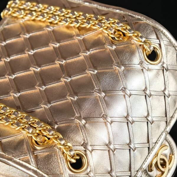 CHL 25c Early Spring Catwalk Hand-woven CF 20cm