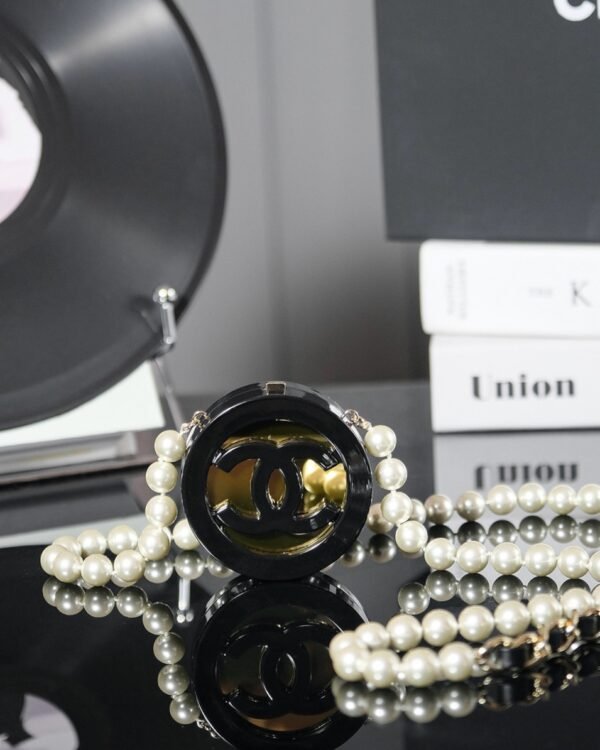 CHL 24b Pearl Chain Bag