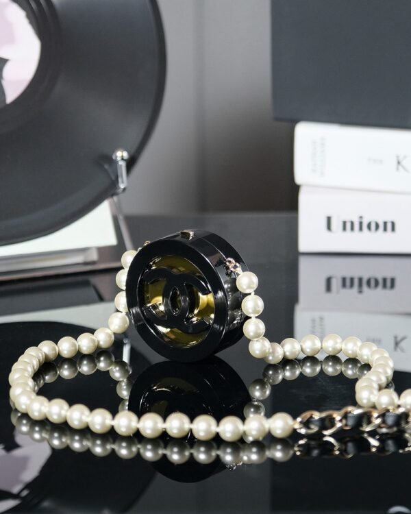 CHL 24b Pearl Chain Bag