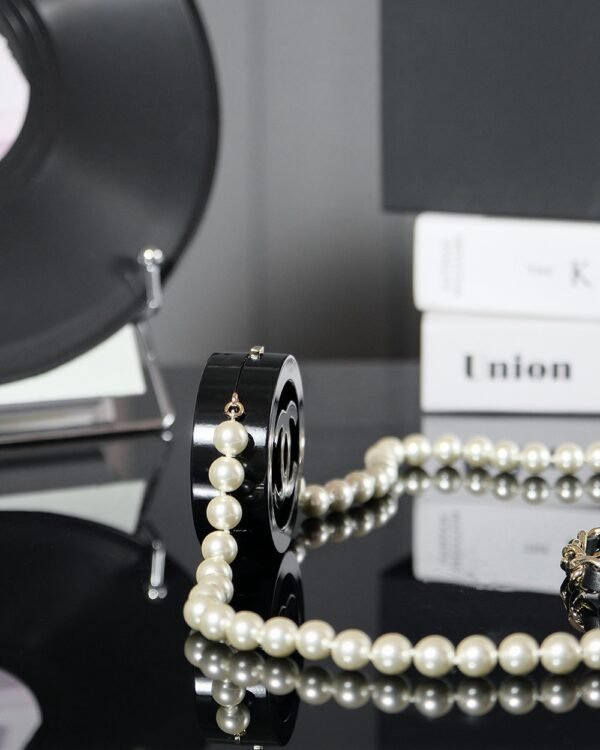 CHL 24b Pearl Chain Bag