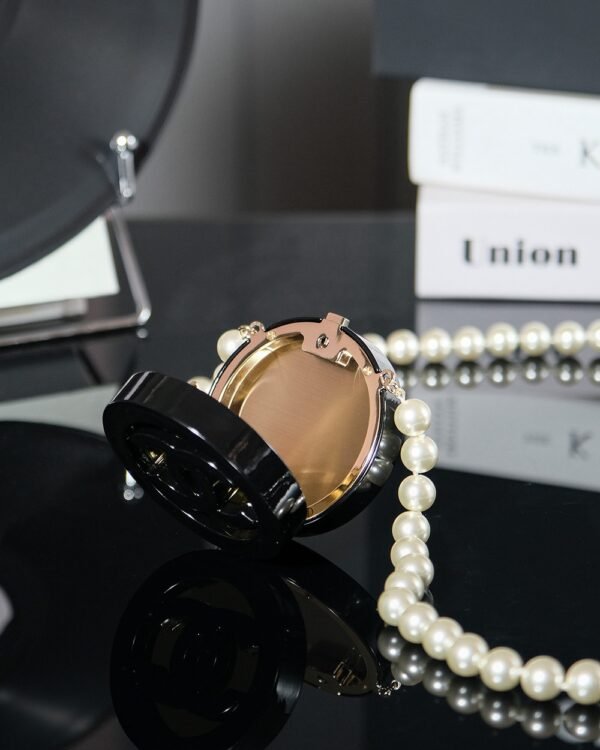 CHL 24b Pearl Chain Bag