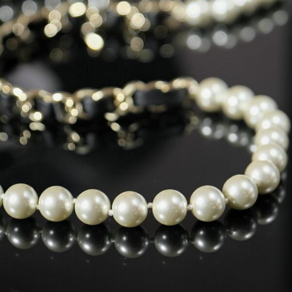 CHL 24b Pearl Chain Bag