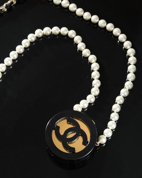 CHL 24b Pearl Chain Bag