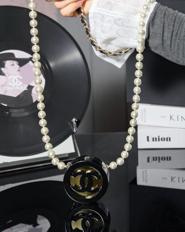 CHL 24b Pearl Chain Bag