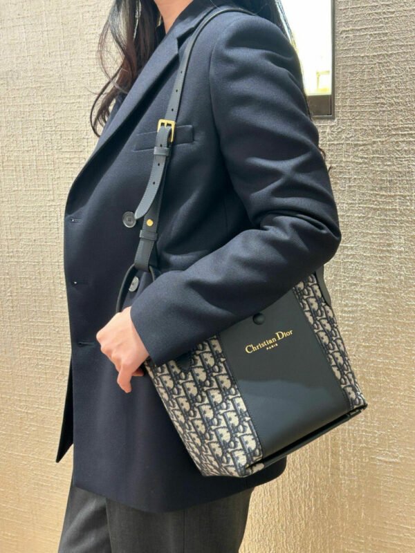 DIO lady DI luxury for women handbag shoulder bag Signature 21cm