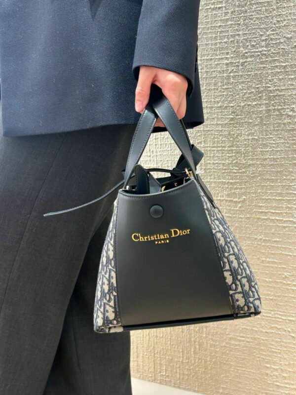 DIO lady DI luxury for women handbag shoulder bag Signature 21cm