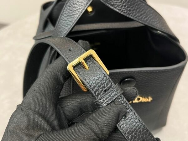 DIO lady DI luxury for women handbag shoulder bag Signature 21cm