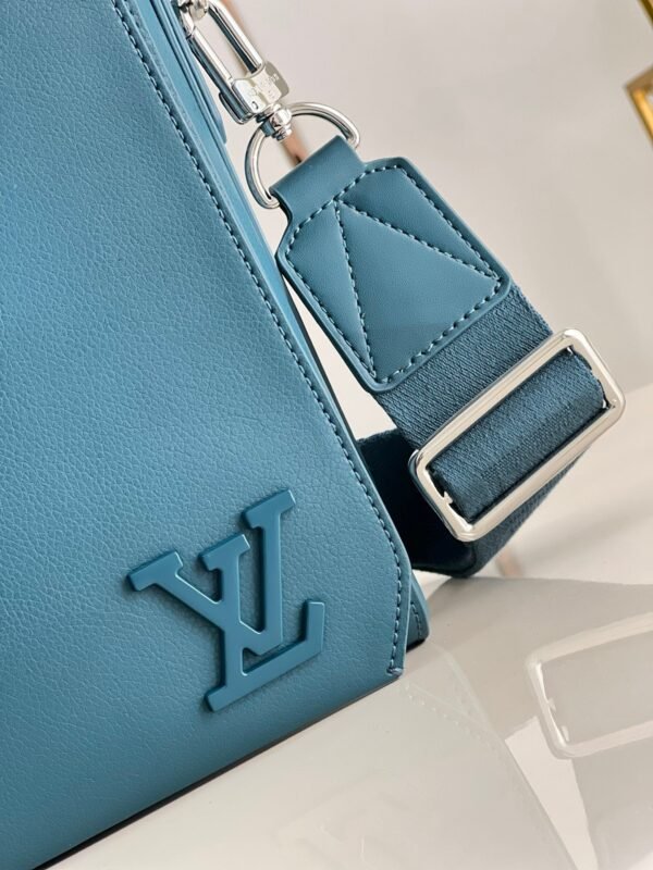 0286fe08 LV Messenger Grain Blue For Men, Bags, Shoulder And Crossbody Bags 11in/28cm LV M59327
