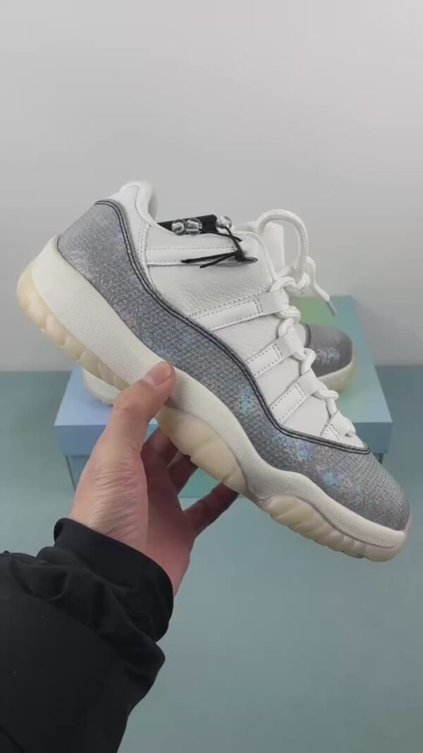 AIR JORDAN 11 RETRO x LNY