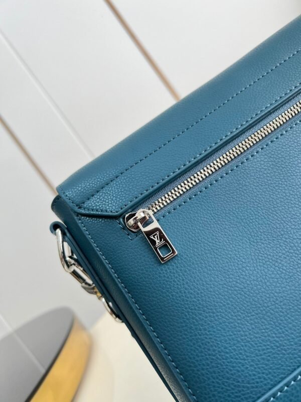 0b4ceb3c LV Messenger Grain Blue For Men, Bags, Shoulder And Crossbody Bags 11in/28cm LV M59327