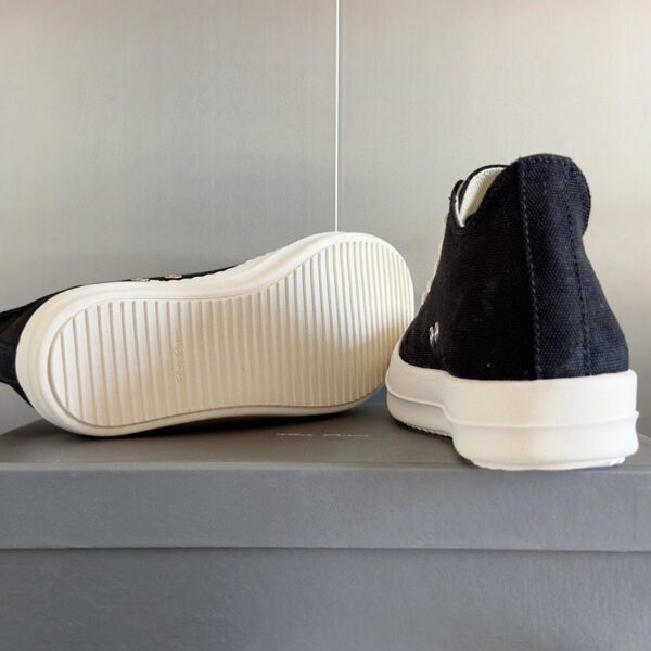 1._1_e8e050e0-5045-475a-b7a7-e21893cc3b12 Rick Owens Black Low-Top Sneakers
