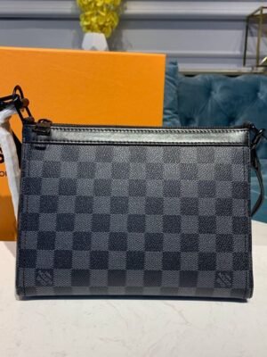 LV Triangle Messenger Damier Graphite Canvas For Men, Bags 8.9in/23.5cm LV M54330