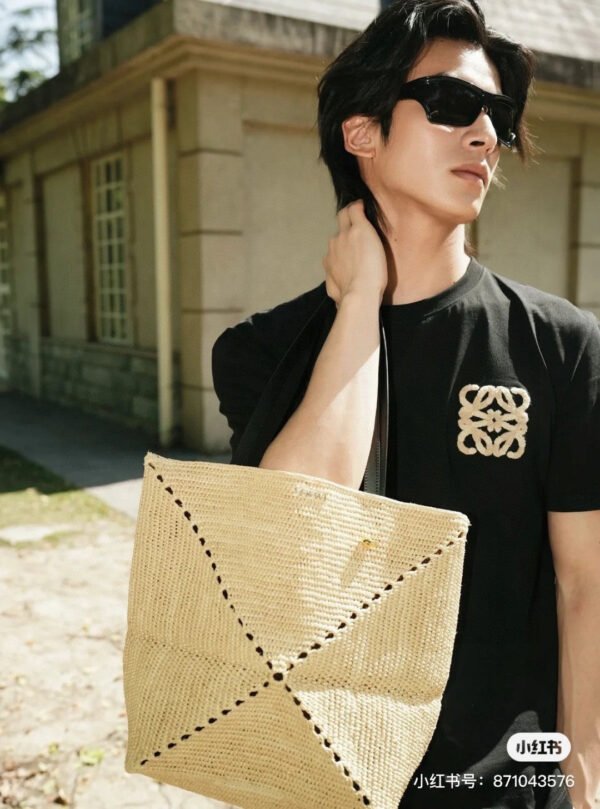 11_7283f9ea-4843-417b-b9fd-e133bb3bc75d Loewe Embroidered Pocket T-Shirt in Black