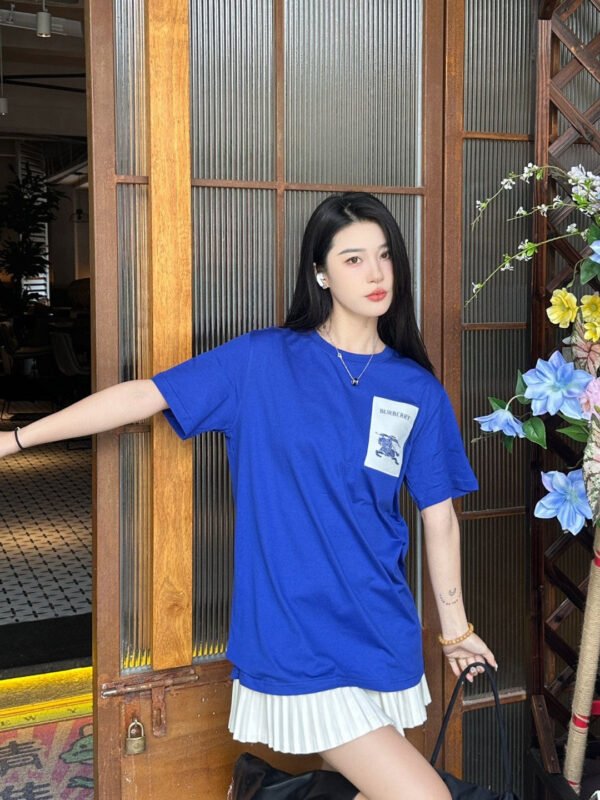 11_824c9169-20eb-40f9-9473-95b27c2877e3 Burberry Embroidered Patch T-Shirt (Blue)