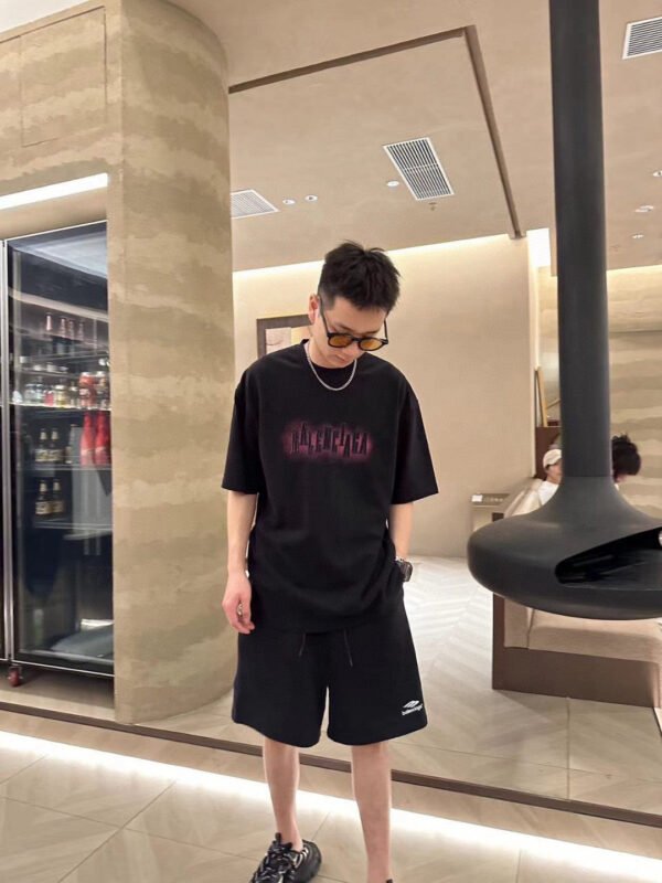 11_feb5d42f-0f26-450a-85fc-08cb7bf9efe6 Balenciaga Neon Graphic Logo T-Shirt